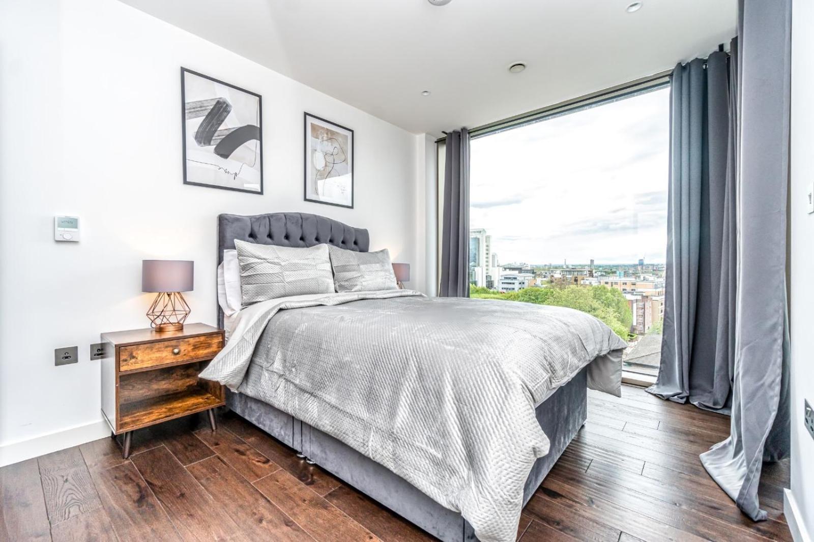 Luxury 2 Bedroom Apartment In Tower Hill ロンドン エクステリア 写真